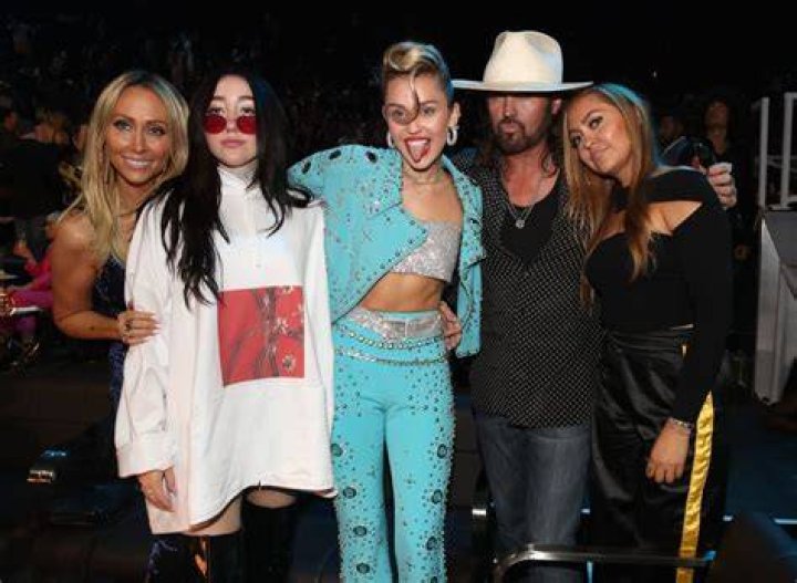 How Many Siblings Does Miley Cyrus Have? POPSUGAR Celebrity UK Photo 14