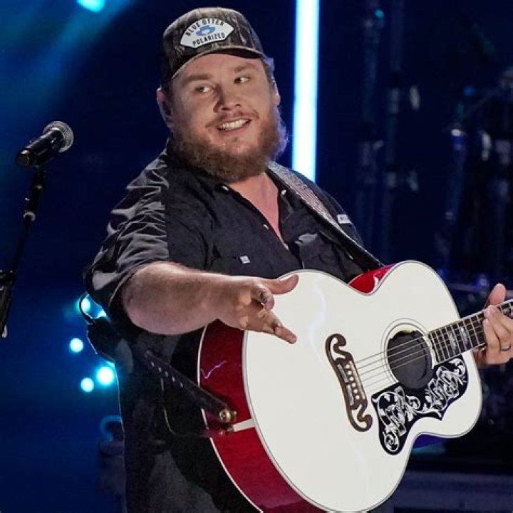 How Much Does Luke Combs Weigh How Much Club