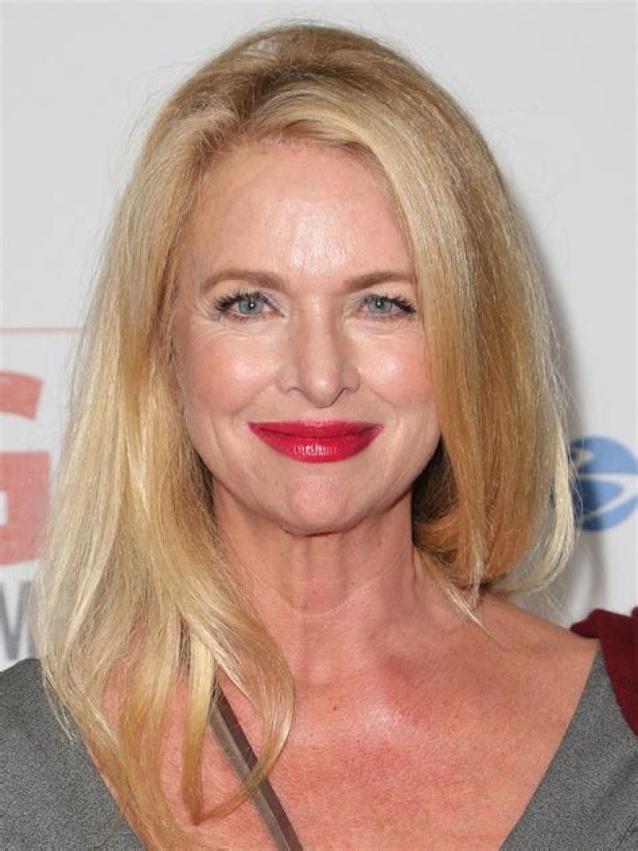 How Tall is Donna Dixon? How Tall is Man?