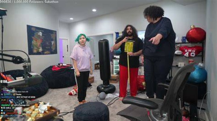 How Tall Is Esfand SamanGustav