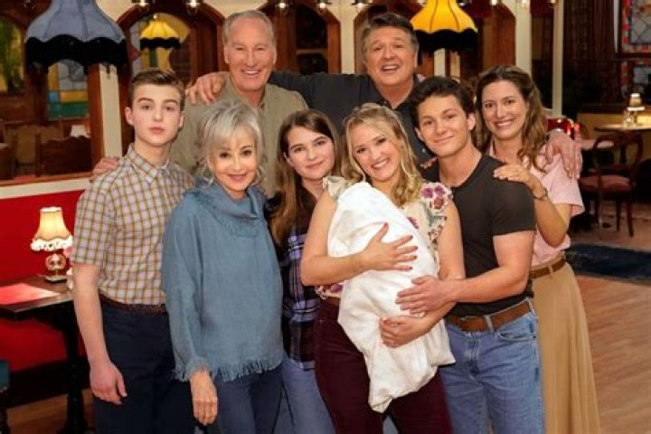 Iain Armitage, Zoe Perry & 'Young Sheldon' Cast Celebrate 100th Episode