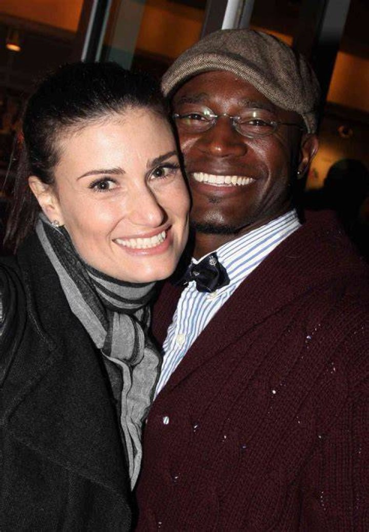 Idina Menzel & Taye Diggs Walking with Walker! Photo 2474798