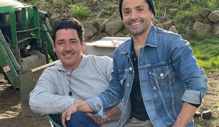 Integrante do New Kids on the Block se casa com o namorado nos EUA