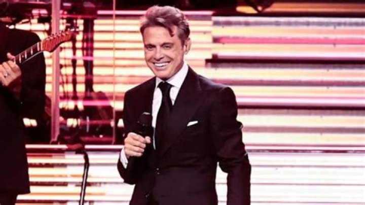 &iquest;Cu&aacute;nto mide Luis Miguel? (Cantante) Altura Real height