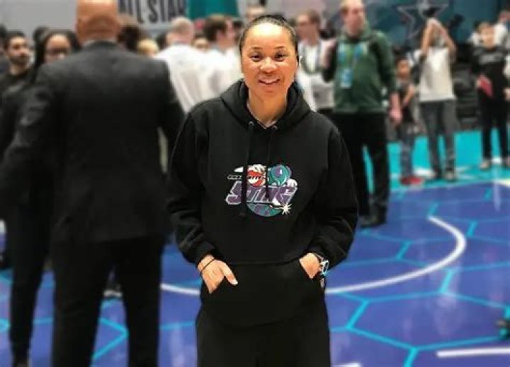 Is Dawn Staley Related to Duce Staley? Here&rsquo;s the Truth in 2022 Duce staley, Staley, Team usa
