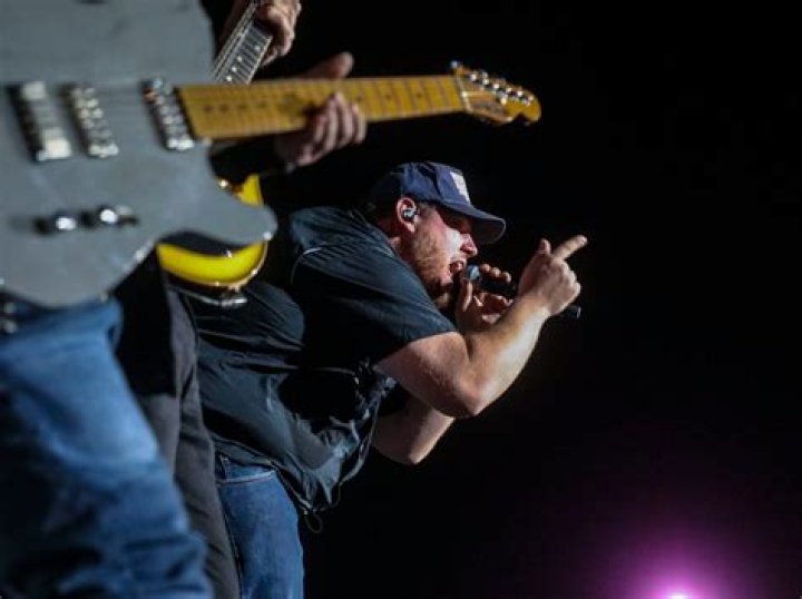 Is Luke Combs A Democrat? EIs Luke Combs Married?