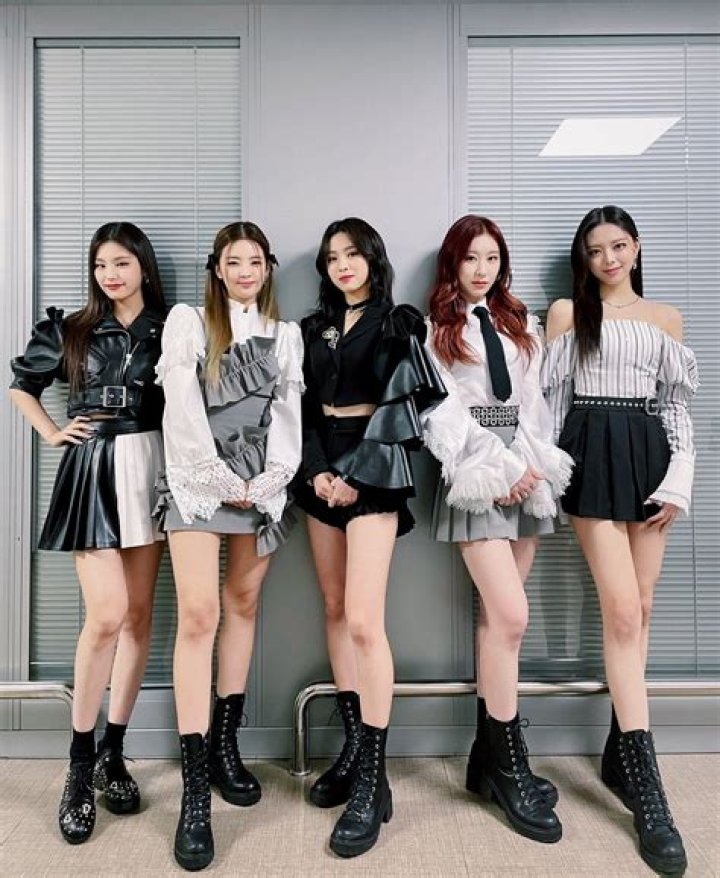 ITZY on Twitter in 2021 Itzy, Happy birthday, Happy