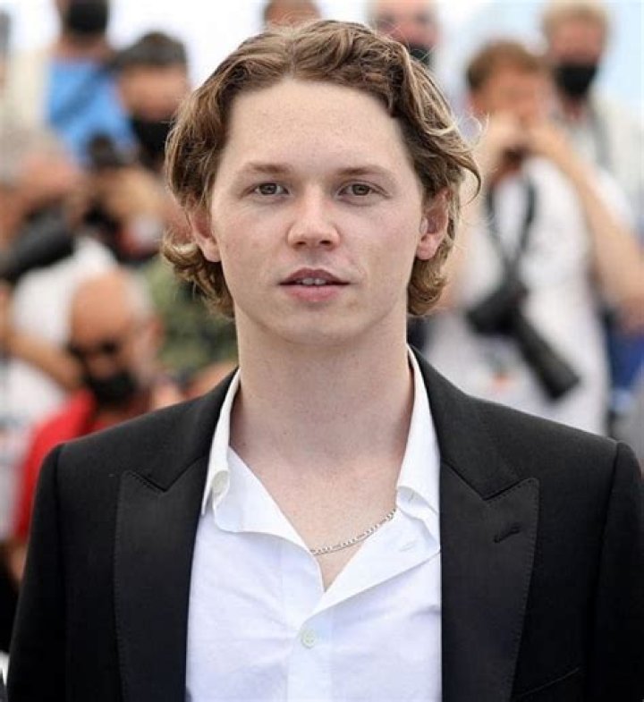 Jack Kilmer Age, Net Worth, Girlfriend, Family and Biography TheWikiFeed