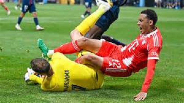 Jamal Musiala wins the &ldquo;Man of The Match&rdquo; award during Bayern&acute;s victory