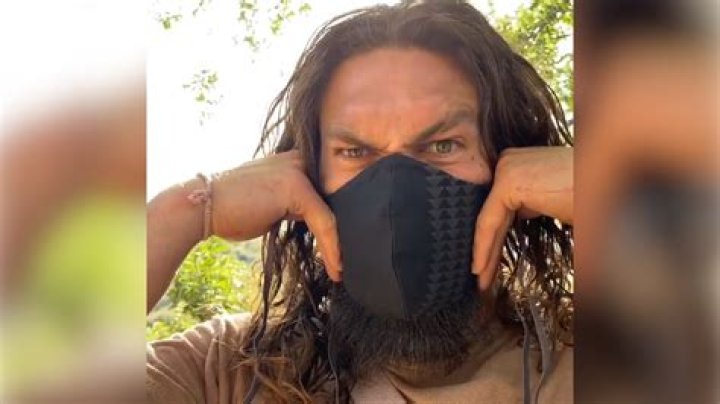 Jason Momoa makes medical masks for charity [Video]