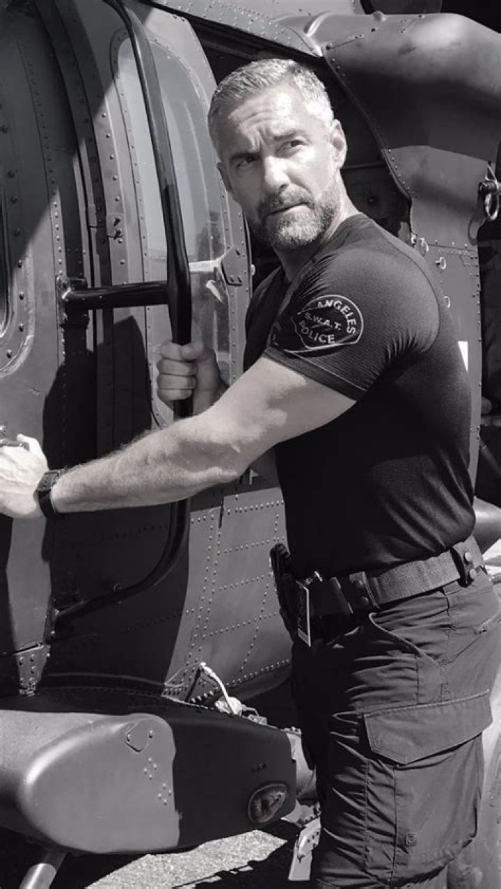 Jay Harrington. Polic&iacute;a, Que guapo