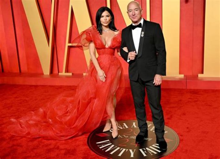 Jeff Bezos&rsquo; girlfriend says she&rsquo;s headed to space sometime next year