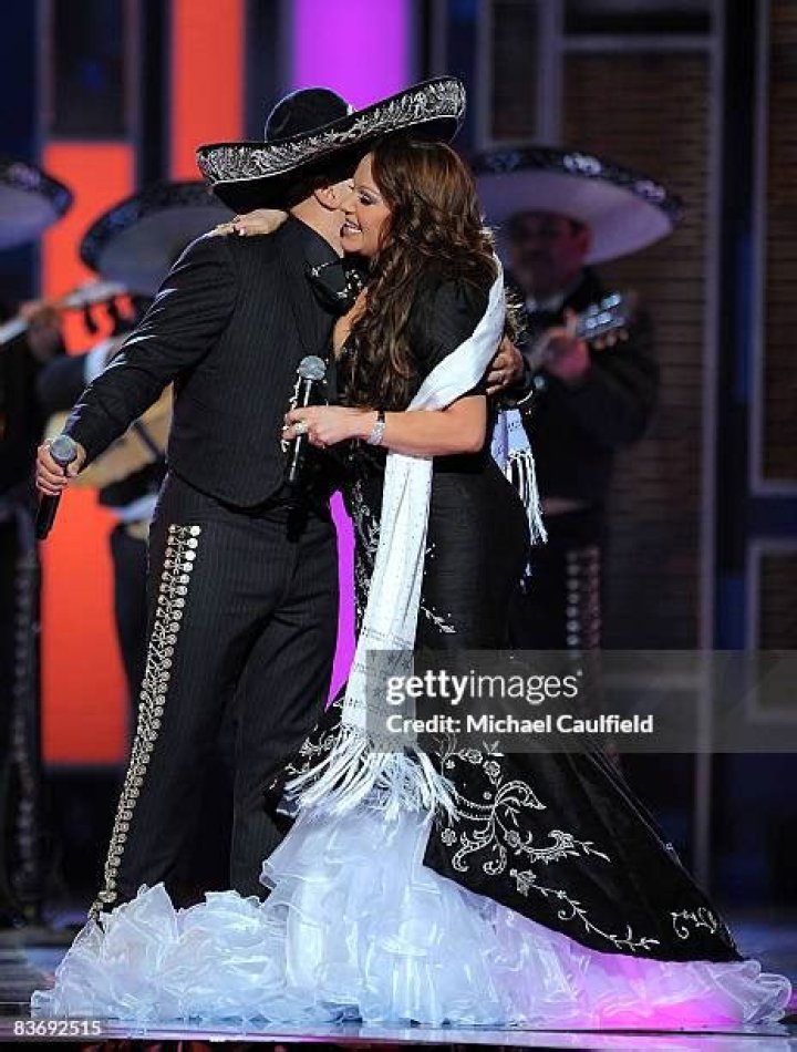 Jenni and her brothers Lupillo, Juan, & Gustavo Jenni rivera