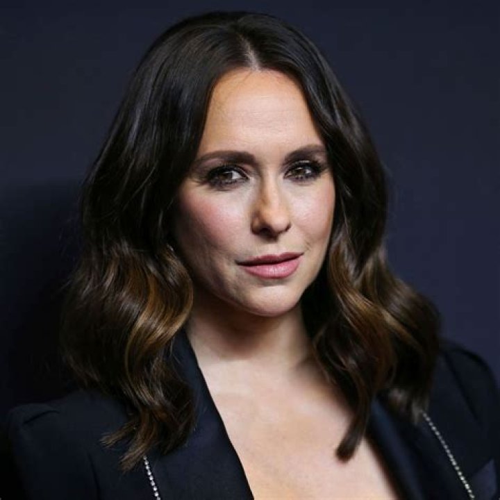 Jennifer Lopez, Pepe Mu&ntilde;oz, Capital One, Social Media Addiction, Dark