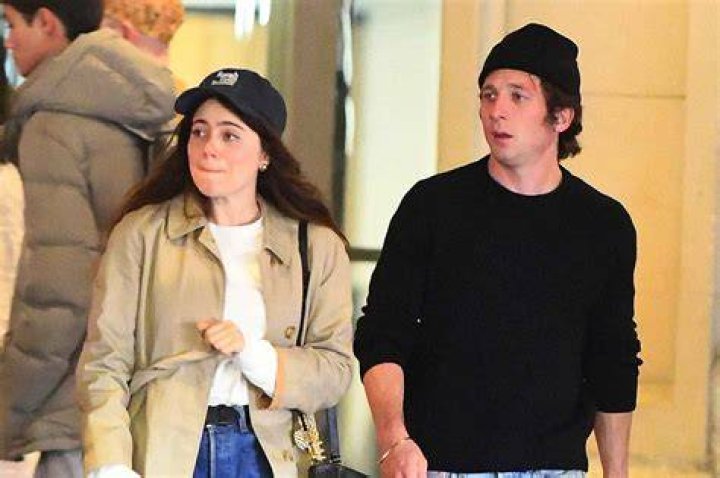 Jeremy Allen White And Rosal&iacute;a Are My Personal Posh And Becks Vogue
