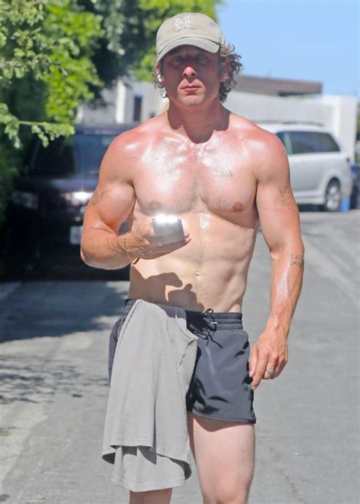 Jeremy Allen White&rsquo;s Workout Routine and Diet Plan Verywell Shape