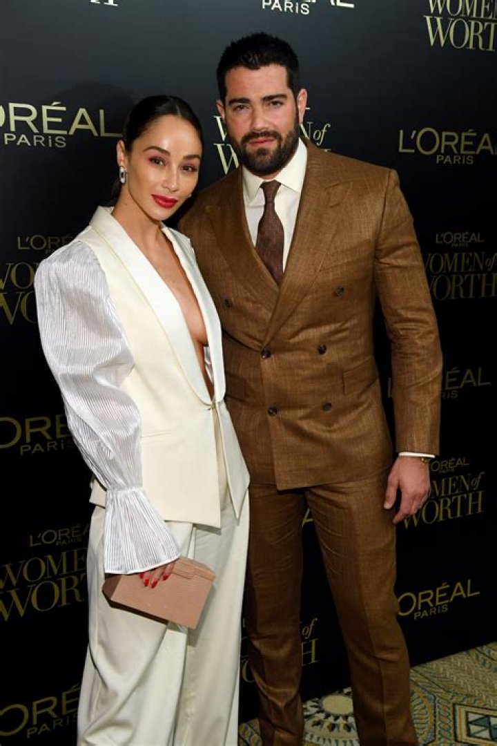 Jesse Metcalfe and Fianc&eacute;e Cara Santana Split Source