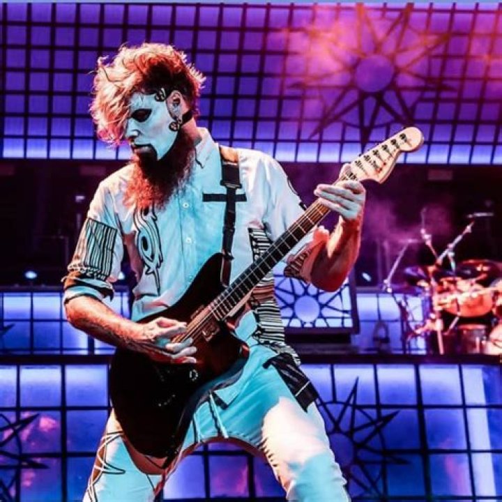 Jim Root with the perfect hair r/Slipknot