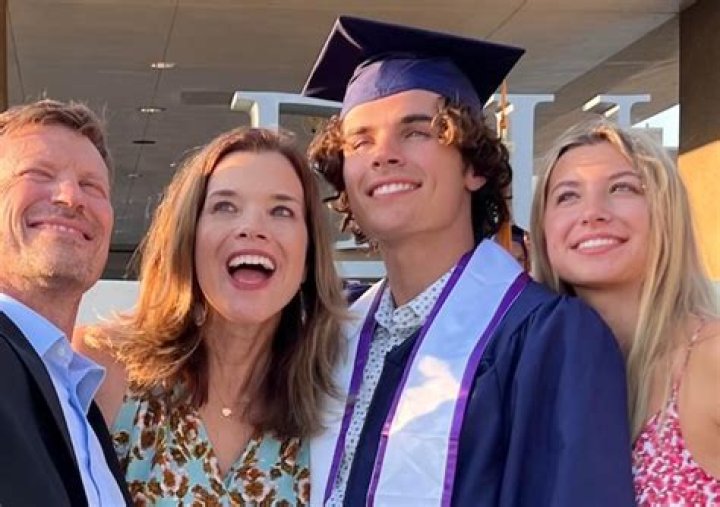 Jo&atilde;o F&eacute;lix family, wife, children, parents, siblings