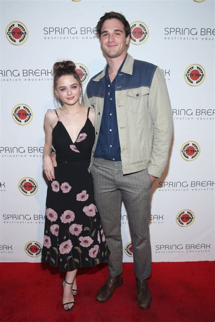 Joey King Increases Her Height and Exposes Sweaty Feet in Designer Heels