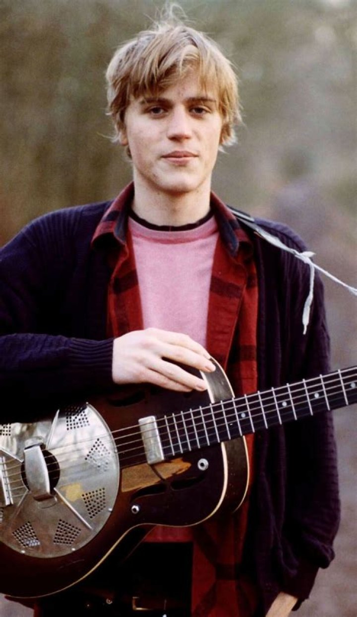 Johnny Flynn's Wife The Actor Fell in Love with Beatrice Minns as a Teen