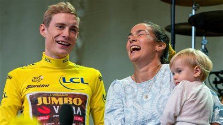 Jonas Vingegaard om k&aelig;resten Trine har gjort mig til en mand BILLED
