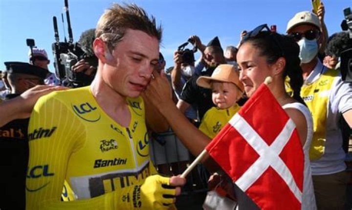Jonas Vingegaard Salary, Age, Height, Weight, Background, Family, Bike