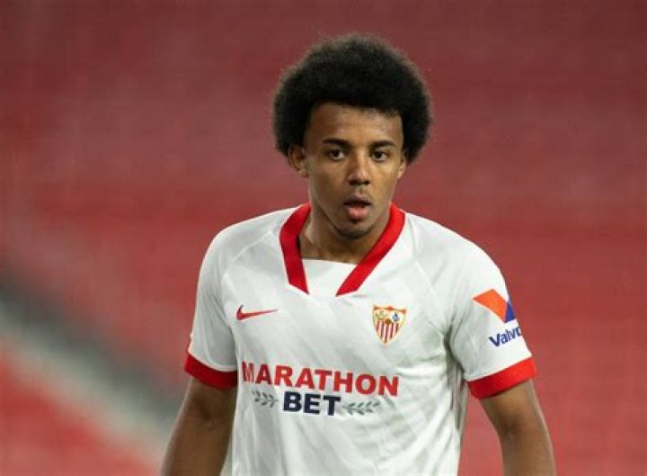 Jules Kounde Arsenal Man United transfer battle
