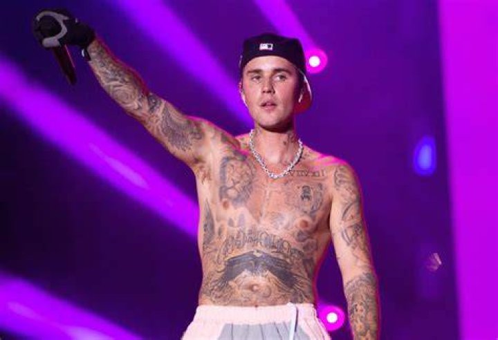 Justin Bieber is in a wheelchair Ariana Grande's Grandapa passed away