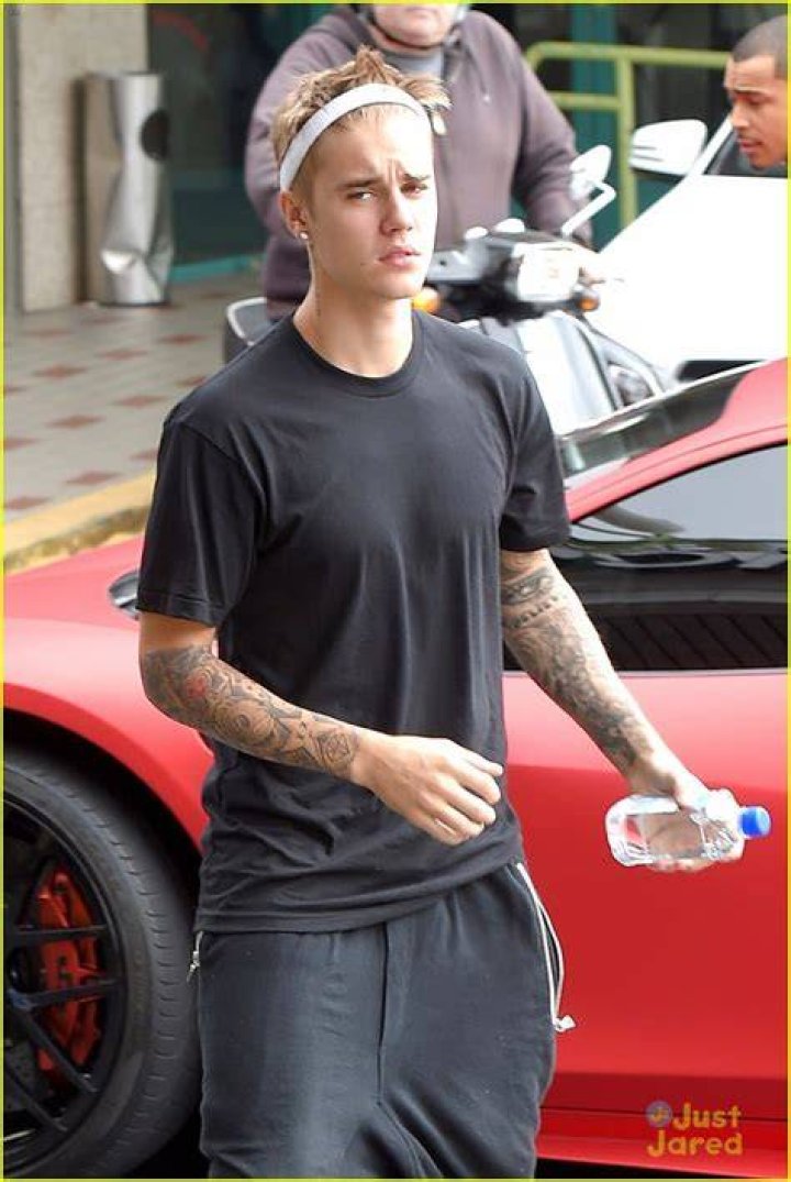 Justin Bieber Wears a Headband to the Mall Photo 730421 Photo