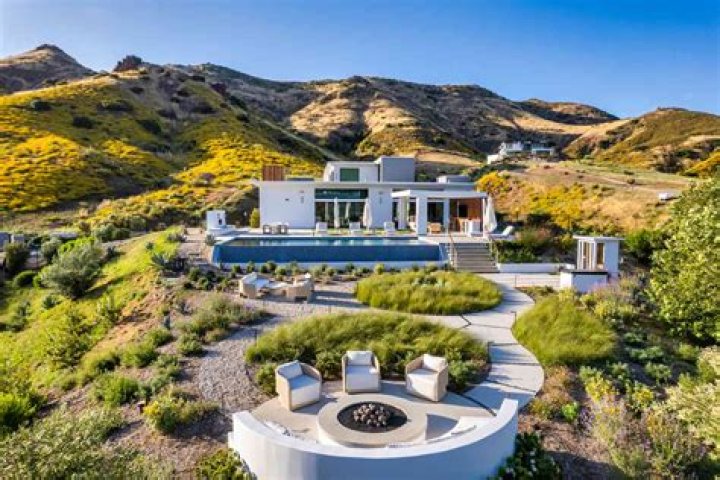 Kaley Cuoco&rsquo;s Stunning Southern California Home Is for Sale for 5.8
