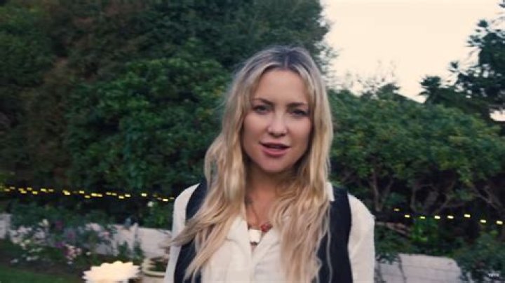 Kate Hudson Shares Sweet Video & Poem For Mom Goldie Hawn's 70th