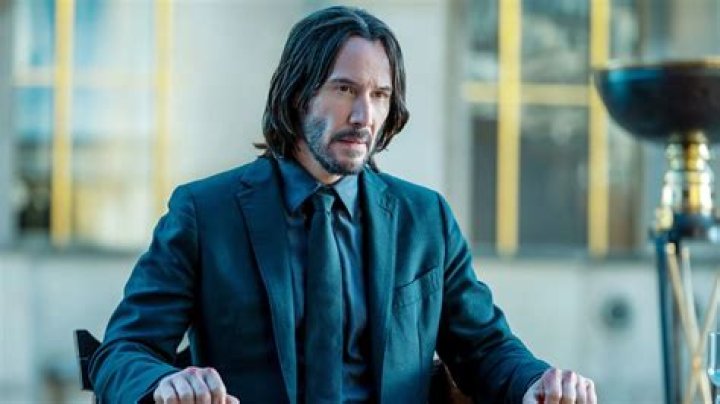 Keanu Reeves Walked HandInHand With His New Girlfriend