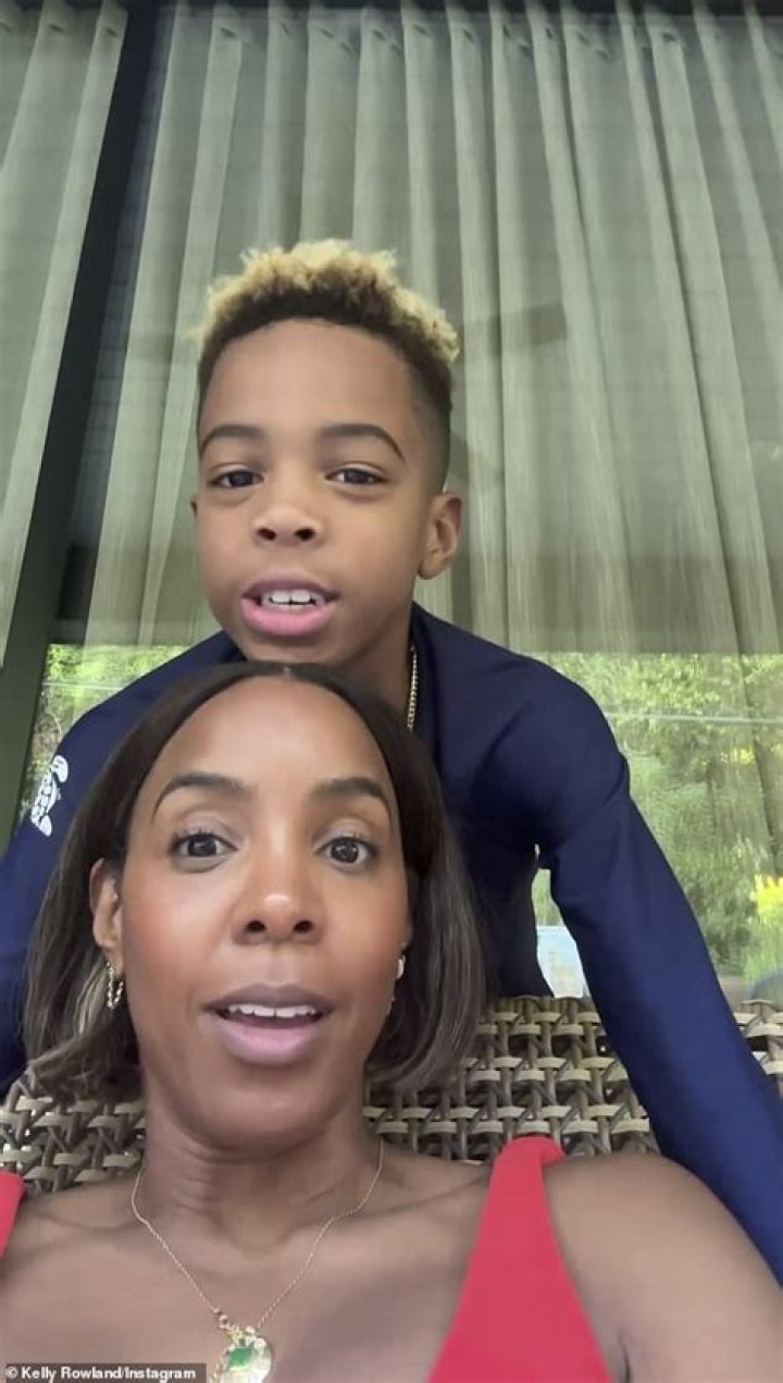 Kelly Rowland with her mother Doris Rowland Garrison in childhood