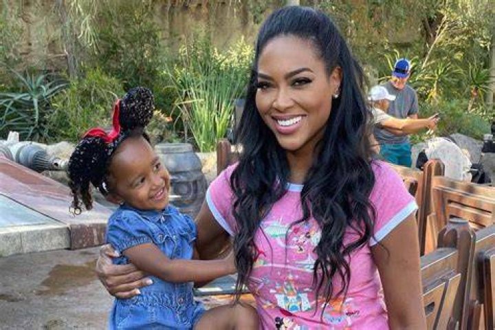 Kenya Moore Shows Daughter Brooklyn’s Hilarious Hotel Moment The