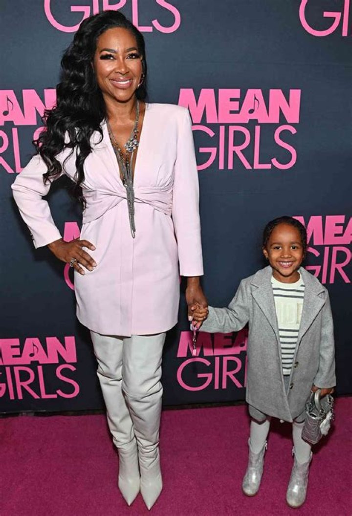 Kenya Moore Shows Off Daughter Brooklyn’s Fashion Style!