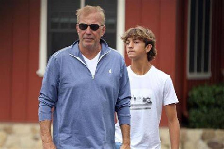 Kevin Costner Sein 15j&auml;hriger Sohn Hayes gibt sein Schauspieldeb&uuml;t