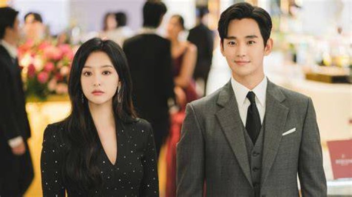 Kim Ji Won joue dans de superbes nouvelles photos de profil avant le