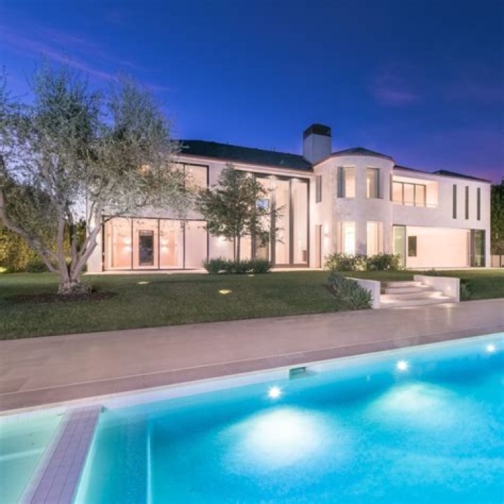 Kim Kardashian Gave the Buyer of Her 17.8 Million Bel Air Mansion a
