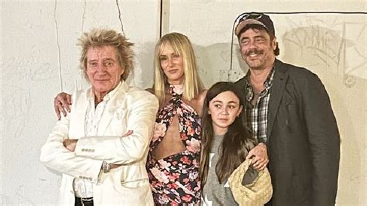Kimberly Stewart, Benicio Del Toro's Daughter Back to School Photo