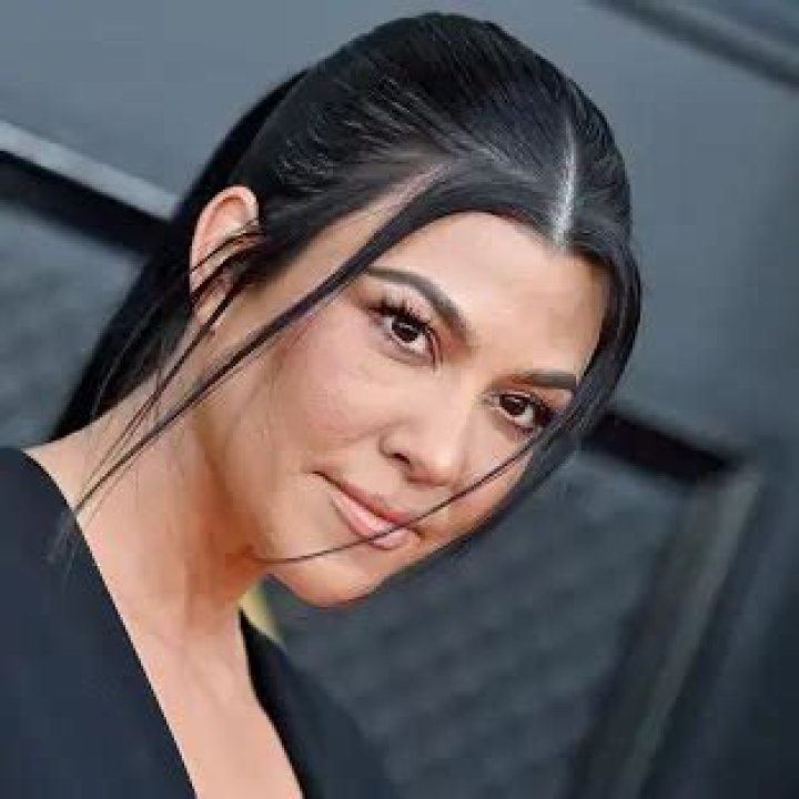 Kourtney Kardashian Age, Net Worth, Husband, Family, Parents and