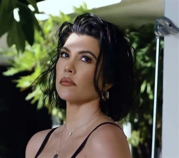 Kourtney Kardashian Cabelo liso curto, Ideias de cabelo, Cores de cabelo