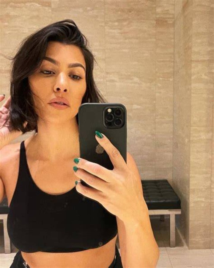 Kourtney Kardashian debuts new short hair after dismissing baby gossip