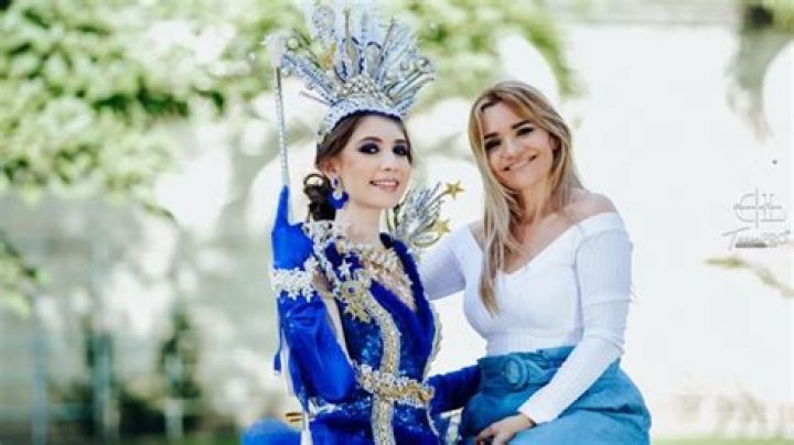 La hondure&ntilde;a Carla Medrano roba suspiros con sensuales fotos en vestido
