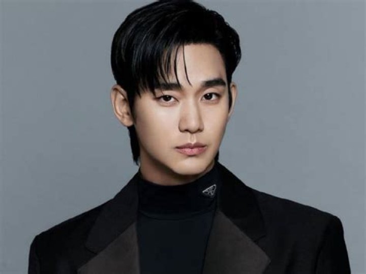 Latest news about kim soo hyun Net worth, Acting Career, Parents, Life