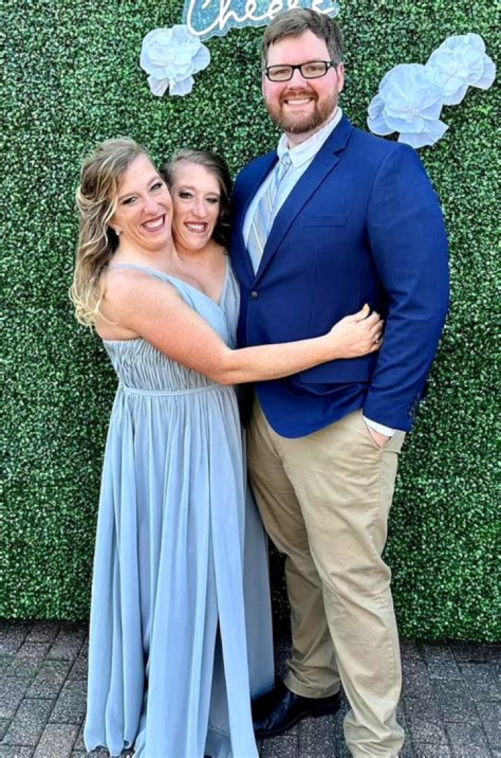 Latest Scoop On Emilio Estevez's Love Life: Who's He Dating Now?