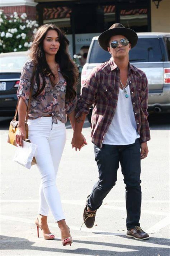 Latin Model Jessica Caban is dating 24k Magic singer Bruno Mars since