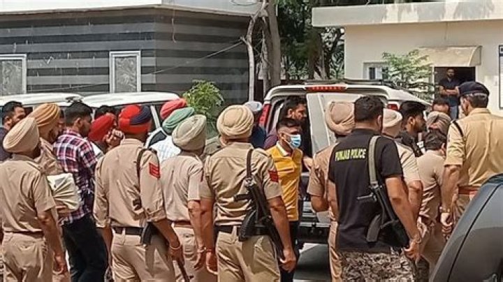 Lawrence Bishnoi produced in Moga court for murder bid The Tribune India