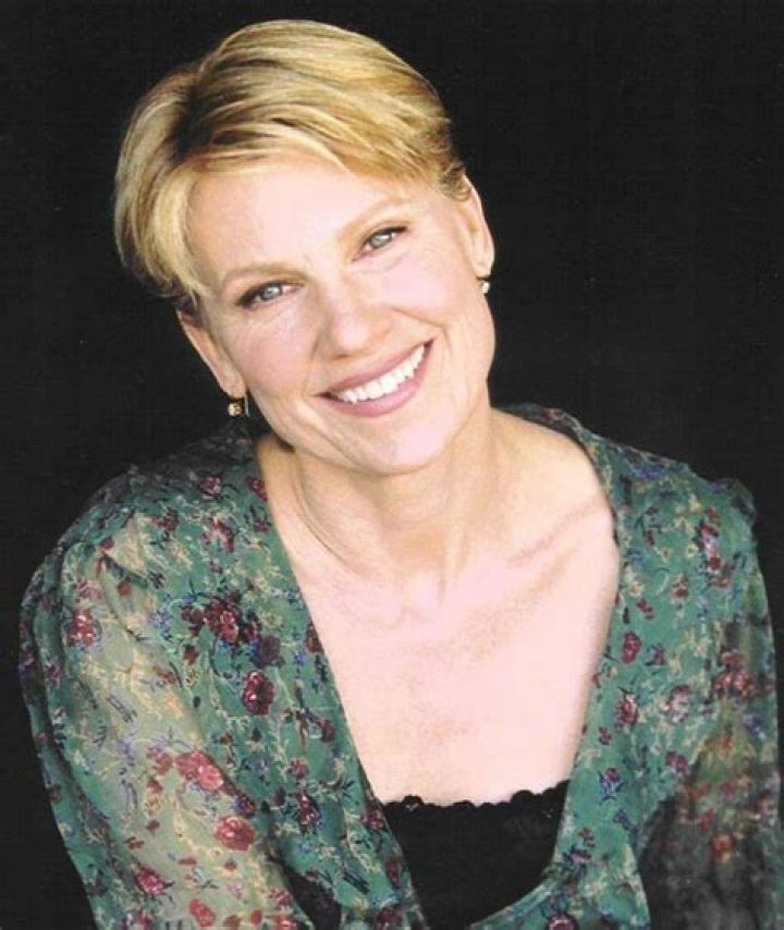 Lindsay Crouse