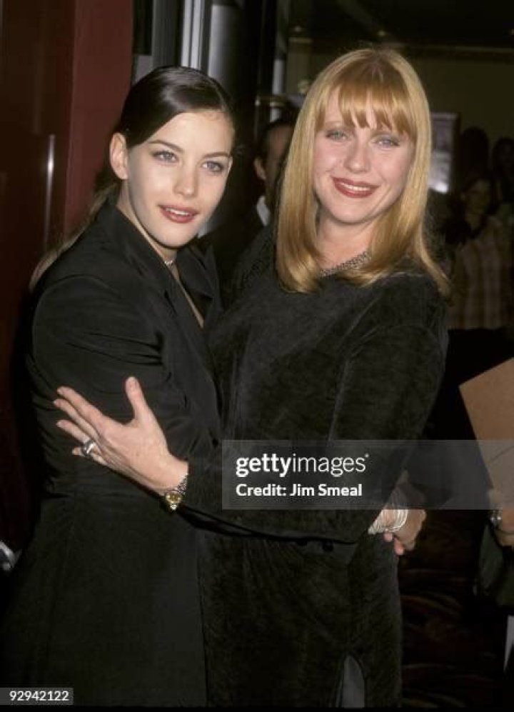 Liv Tyler with her mother Bebe Buell monterod&oacute; Linda Naturaleza
